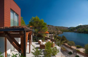 Villa Infinite - 5 Bedroom villa - Ultra modern - Stunning sea views Seafront Location